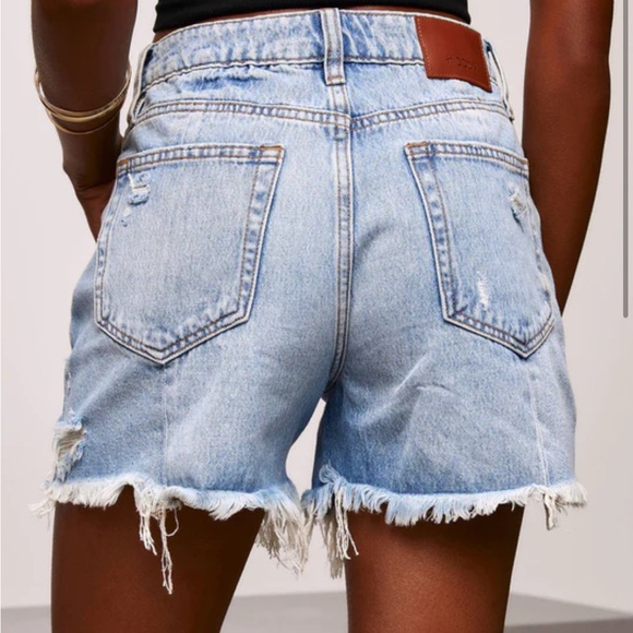 VICI Santa Maria High Rise Distressed Hem Jean Shorts NWOT - Picture 2 of 8